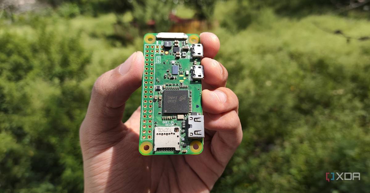 Raspberry_Pi's tweet card. This half-sized Pi board handles network monitoring with ease using Uptime Kuma, Grafana, and Prometheus.