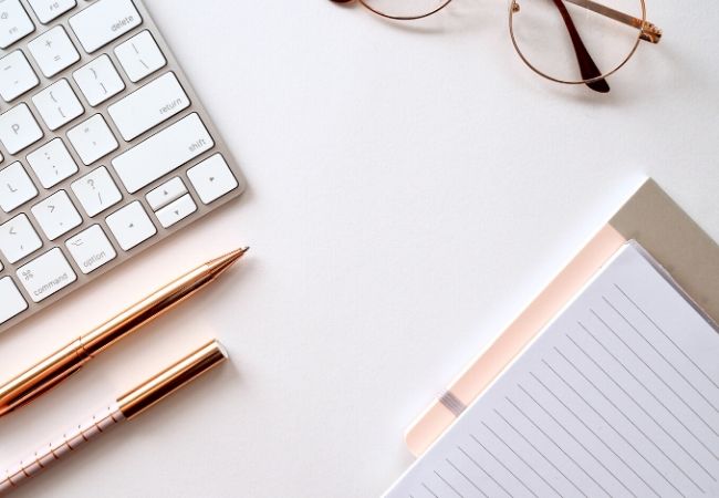 writingblog's tweet card. Here's an Ultimate Guide to 5 Content Writing Services in India your business needs in 2021! Bonus: How to choose the best content writer.