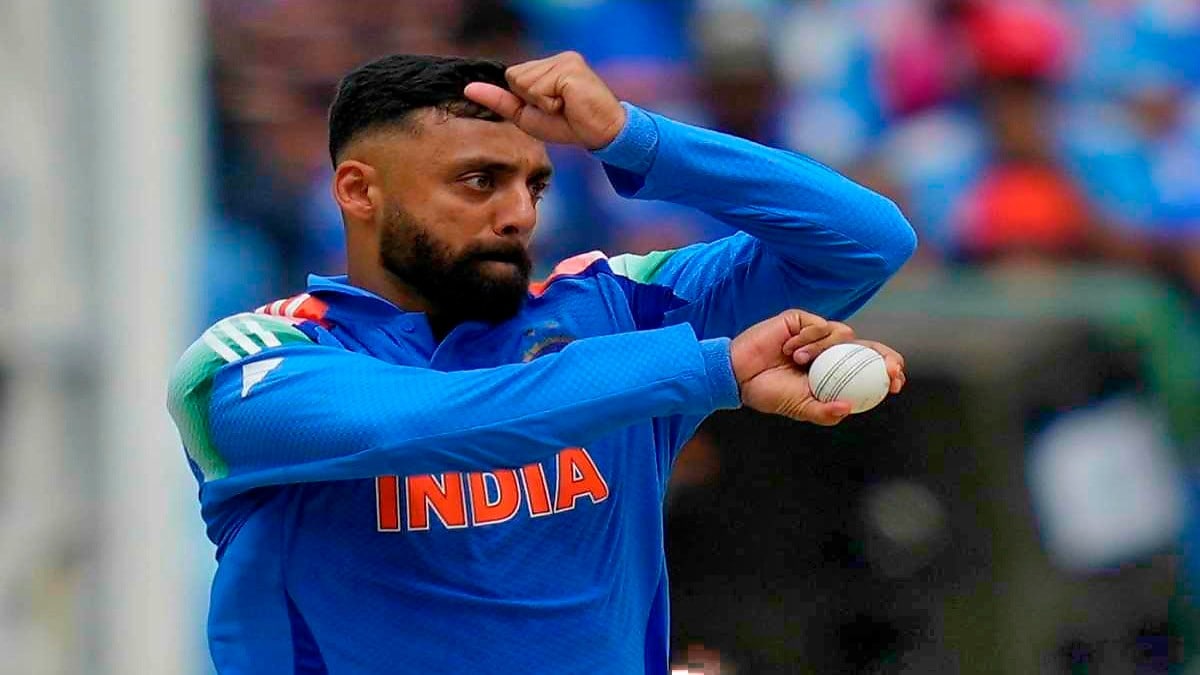 ABsay_ek's tweet card. Varun Chakravarthy, an architect who gave up a stable career to pursue cricket. After facing multiple rejections, injuries, and a failed international debut, Chakravarthy reinvented his bowling...