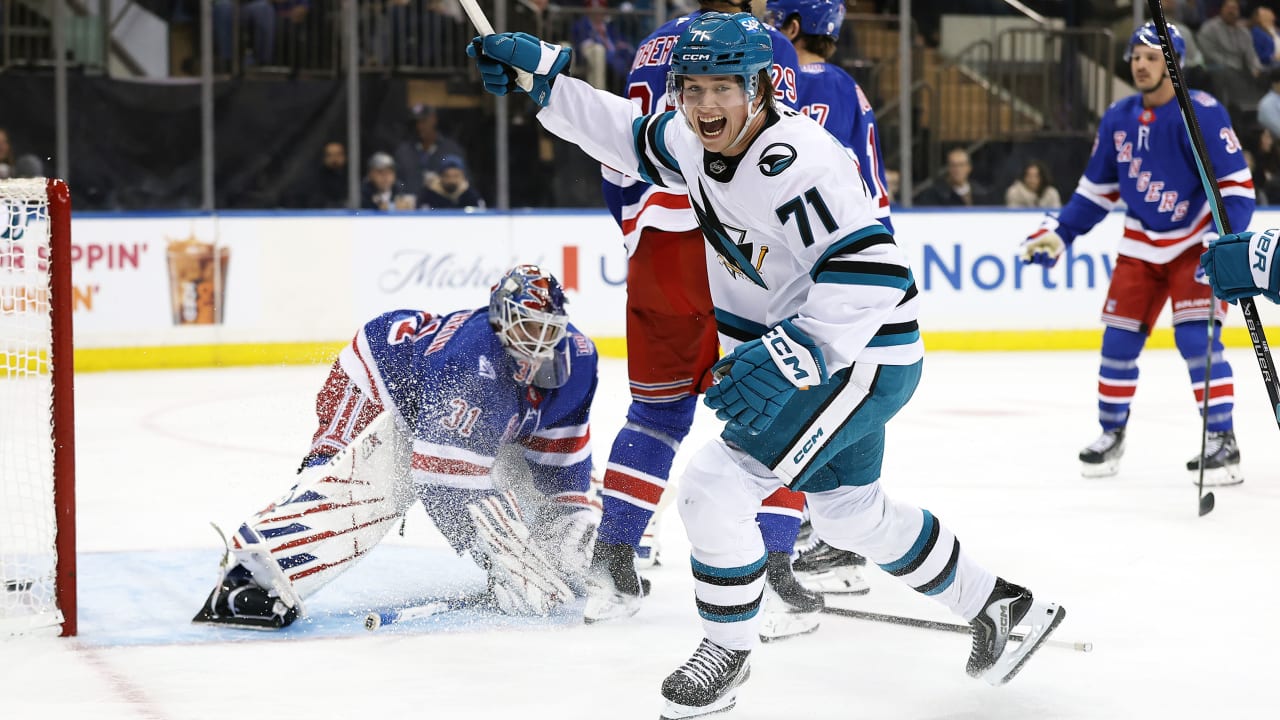 SwissHockeyNews's tweet card. Smith has 4 points, including winner at 1:38 for San Jose; Raddysh scores 3 for New York