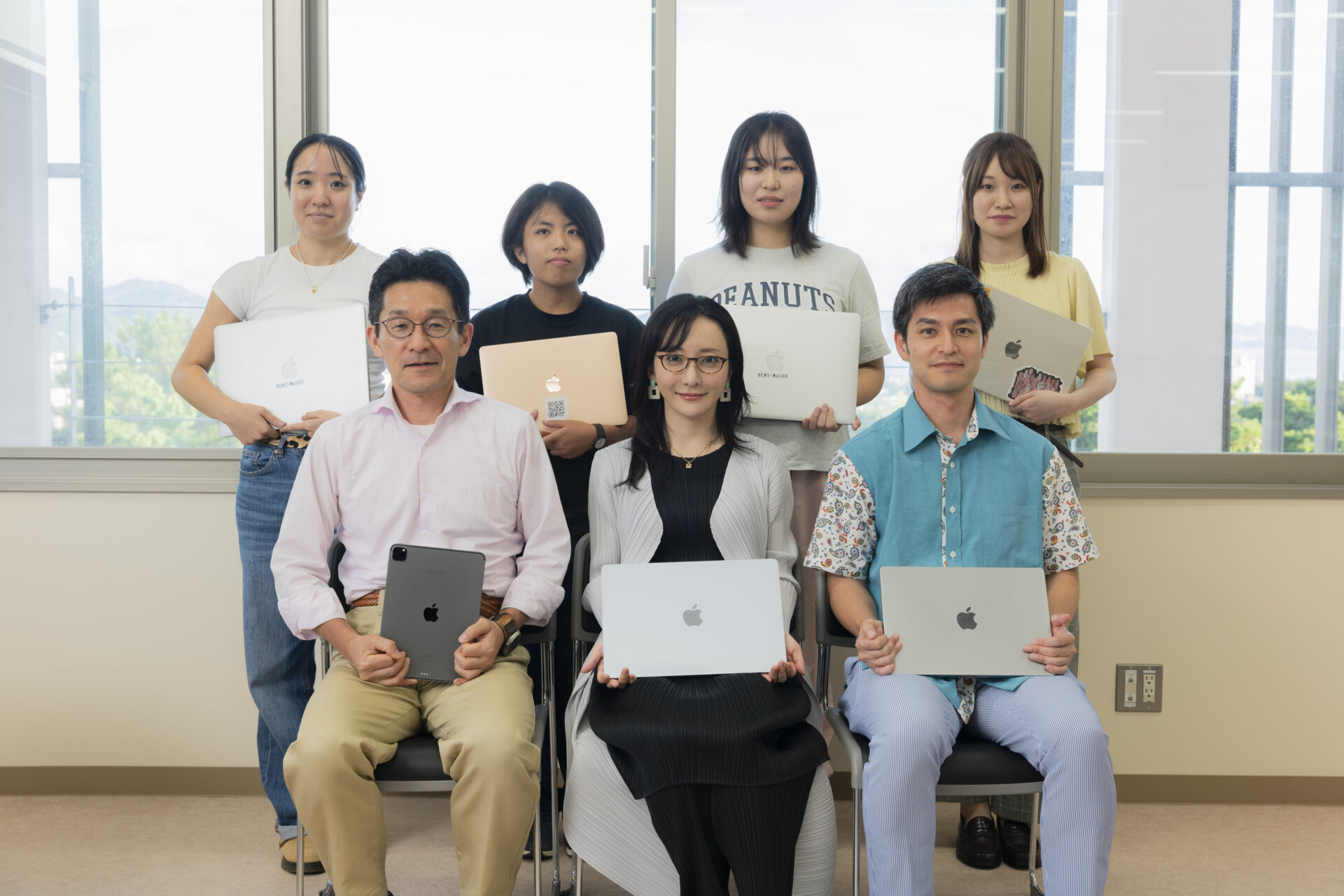 MacFan's tweet card. 「Claris FileMaker 選手権 2025」で審査員を務める松澤ネキさんが沖縄の名桜大学に訪問し、学生たちのアプリ開発の様子を取材しました。