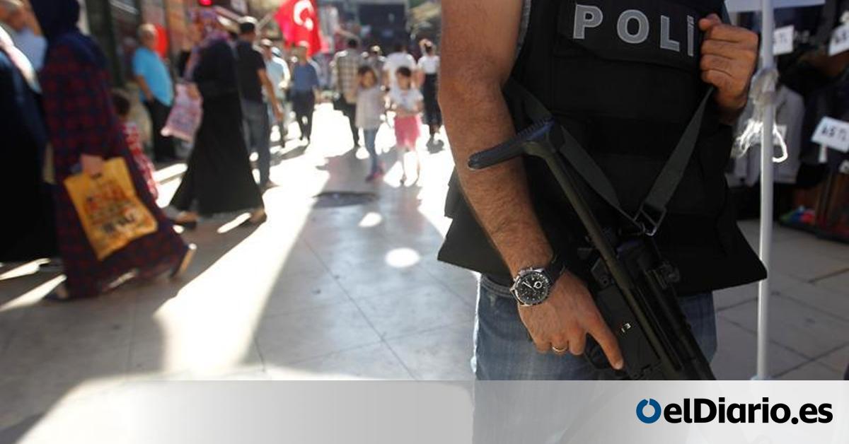 CriptoLab's tweet card. El Gobierno turco ha detenido o despedido de sus empleos a 75.000 usuarios de la aplicación de mensajería ByLock que encripta las comunicaciones