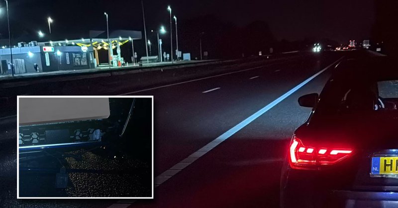 Personenauto's beschadigd na botsing met vrachtwagenband op A67