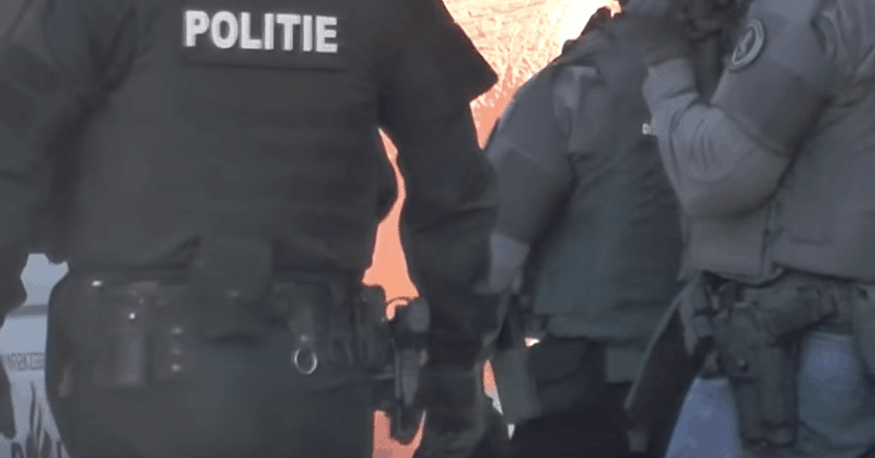 Inval in Zwolse flatwoning, man opgepakt