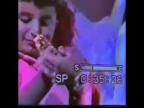 YouTube52110367's tweet card. Kid fighting over food