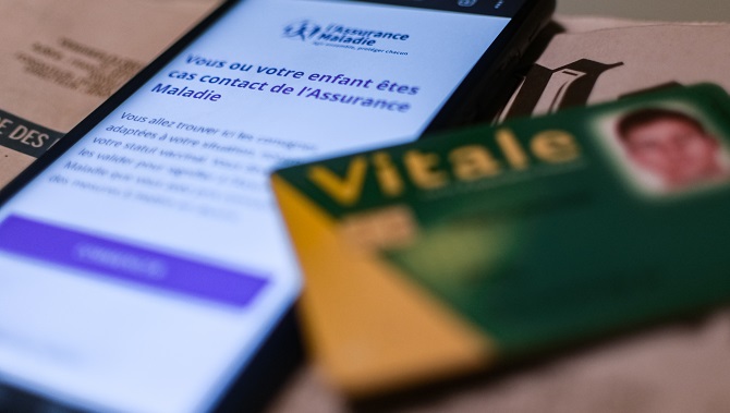 emile_marzolf's tweet card. Depuis la mi-juillet, l’application mobile “e-carte Vitale” est disponible pour les assurés de 6 nouveaux départements. Une expérimentation qui permettra de tester l’efficacité et la fiabilité de la…