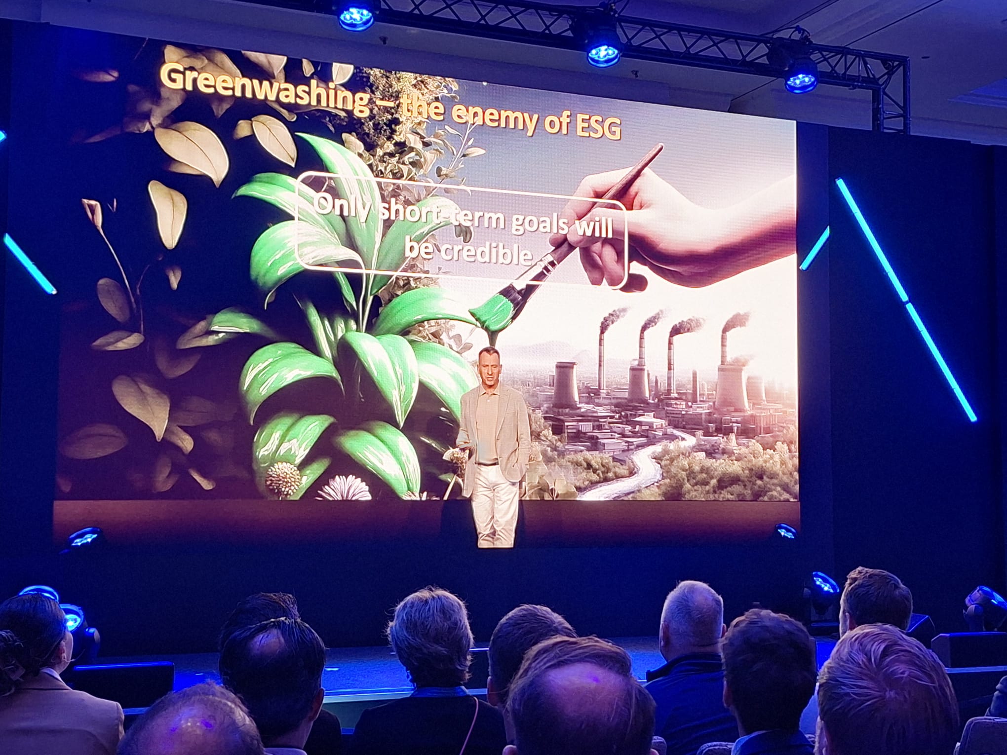 Newsbook_Tai's tweet card. Arranca Canalys Forum EMEA en la capital de Alemania con un mensaje preocupante. Europa ha cedido terreno en el ámbito