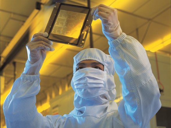 iotdevzone's tweet card. Taiwan Semiconductor is realizing its major research projects. They will have volume production of their 3 nanometer chips in 2021 and will get beyond to 2