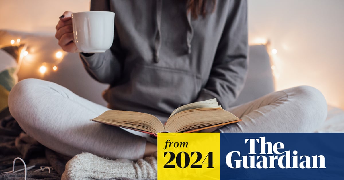 GuardianBooks's tweet card. After an English academic at Oxford complained about students’ attention spans, we get experts’ tips on enjoying the written word