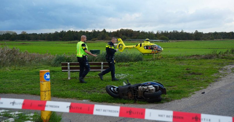 Scooterrijder zwaar gewond na botsing met auto
