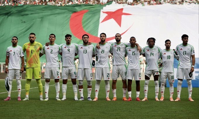 SomosVersusPY's tweet card. La selección de Argelia aseguró este jueves su clasificación al Mundial 2026 gracias a una victoria por 3-0 contra Somalia, un partido en el que brilló el atacante del Wolfsburgo Mohamed Amoura con...
