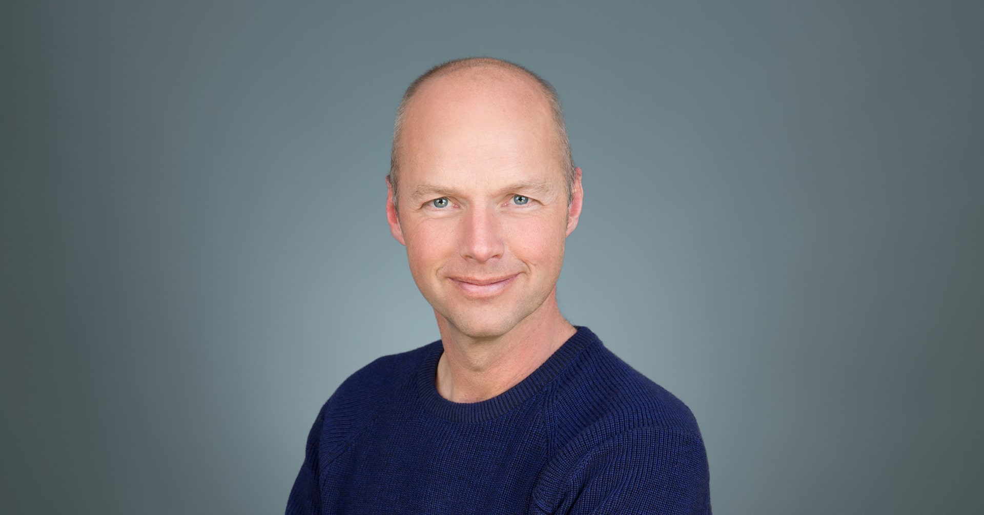 udacity's tweet card. Self-driving car pioneer Sebastian Thrun has shifted his gaze to the skies, as his Silicon Valley online school Udacity launches what it calls the first "nanodegree" in flying car engineering.