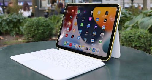 TechBizFlow6's tweet card. Best Tablet 2025 Review (USA) Best tablet review featuring the top Android, Apple and Windows tablets with Wi-Fi or 3G options Must read