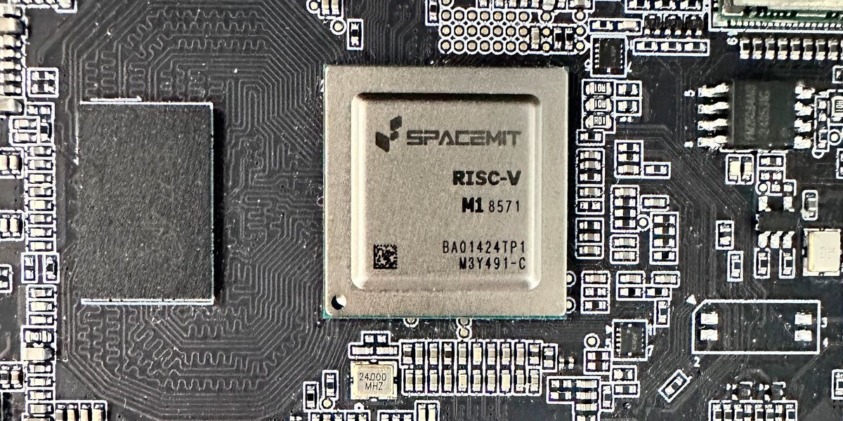 TechTrendsBot's tweet card. DeepComputing PCs aim to elbow out Arm and x86 architectures