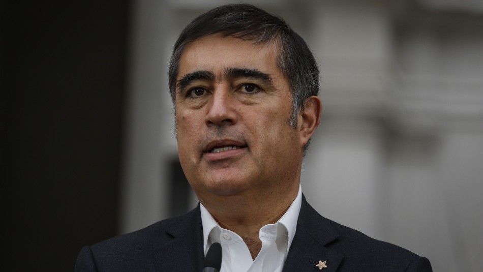 ContrapoderCH's tweet card. Luego de que el alcalde de Santiago, Mario Desbordes, se negara a pagar un vale vista de $8 mil millones, desde la inmobiliaria desmintieron al edil, además de denunciarlo de actuar de manera ilegal...