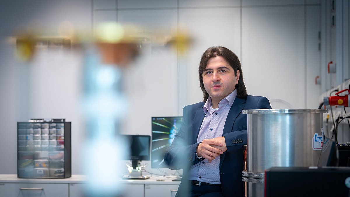 TU_Muenchen's tweet card. The chip designed by TUM Professor Hussam Amrouch is modelled on the human brain. It is cyber-safe and energy-saving.