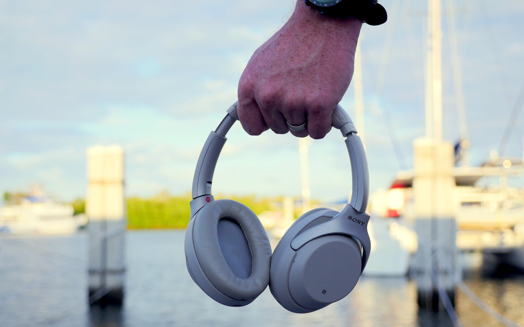 AndroidInPlace's tweet card. Sony's WH-1000XM3 are the king of noise cancelling headphones, and they're at their lowest price in quite a while. You can pick them up for just $278!