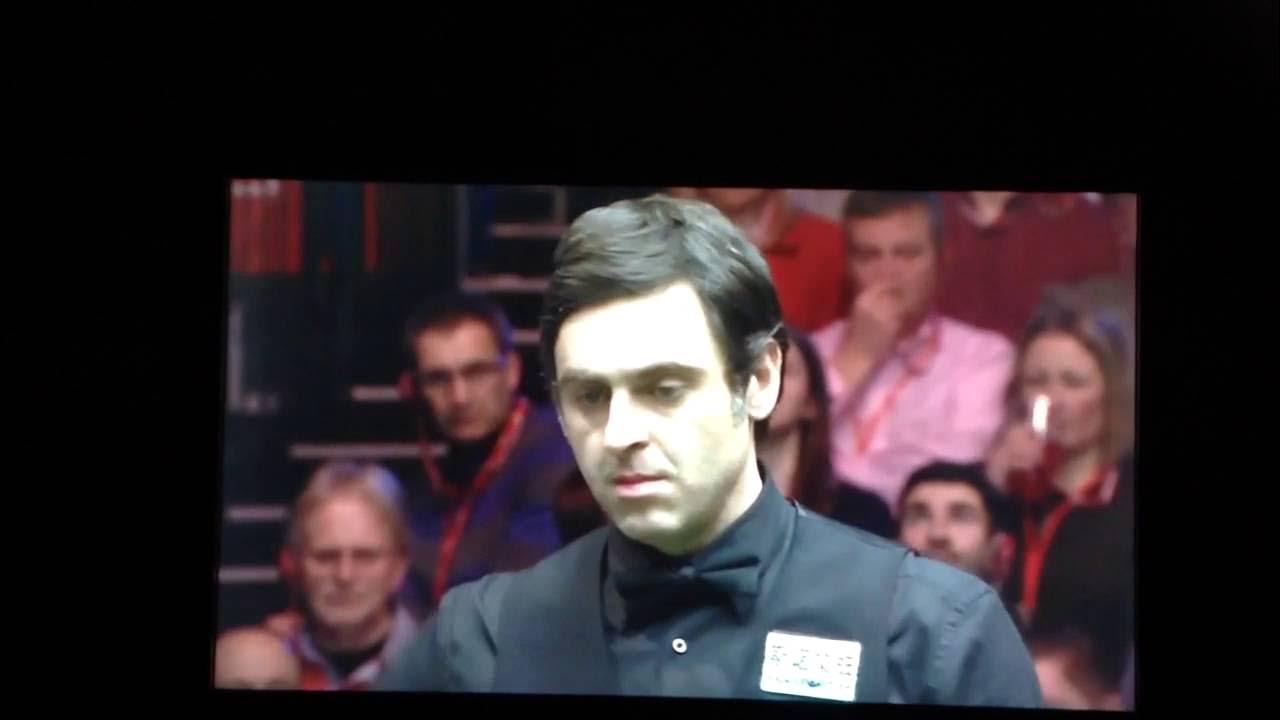 FerowandRowand's tweet card. Ronnie O'sullivan vs Barry Hawking 2016 masters fluke shot