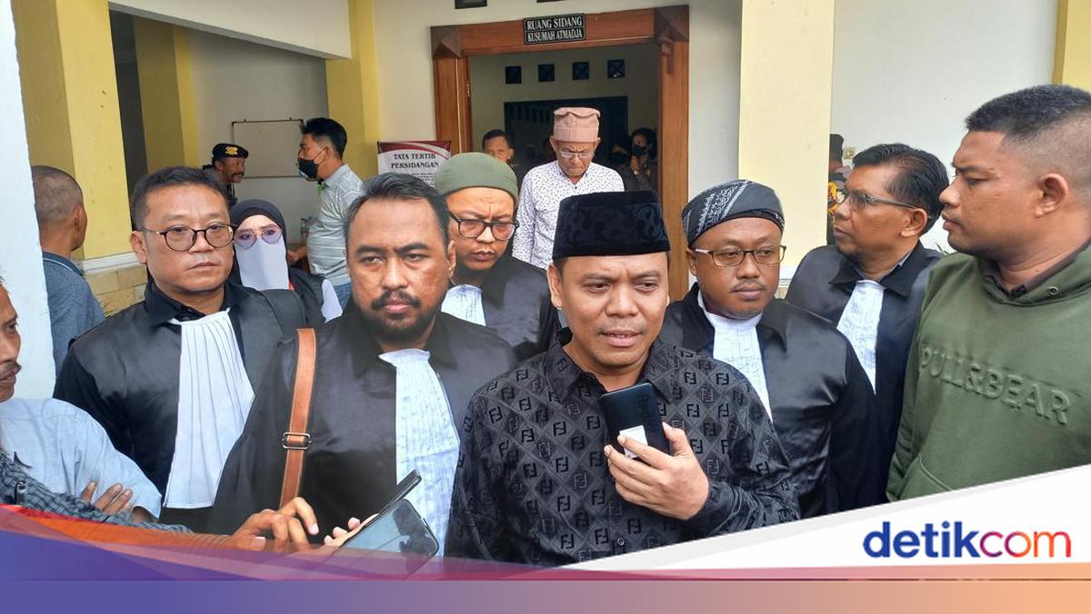 Dennysiregar7's tweet card. Terdakwa ujaran kebencian, ITE, dan penistaan agama, Gus Nur dituntut 10 tahun penjara. Tuntutannya sama dengan penggugat ijazah Jokowi Bambang Tri.