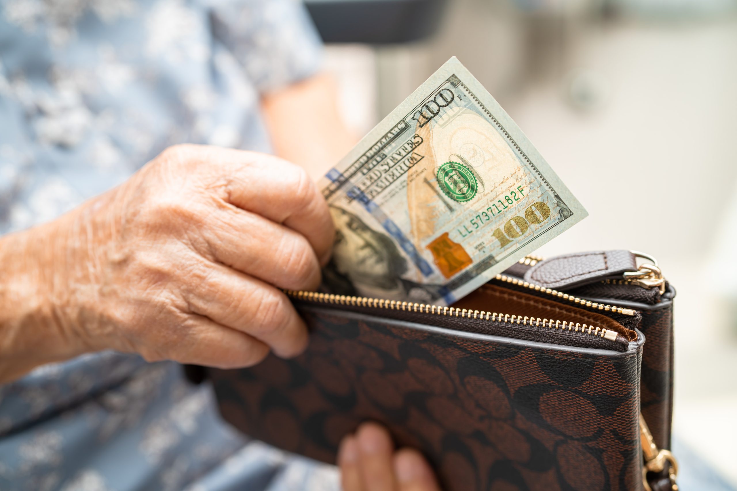 SourceMediaProp's tweet card. Get clarity on the four percent rule and how financial advisors build sustainable withdrawal plans. Learn how to protect your nest egg while still enjoying your retirement years.