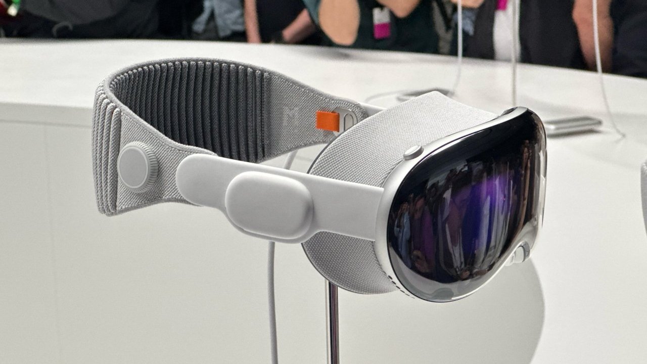 appleinsider's tweet card. Long after the death of 3D televisions, the recently-updated Apple TV app in tvOS 17.2 is including 3D versions of movies, presumably intended to be watched on the Apple Vision Pro headset.