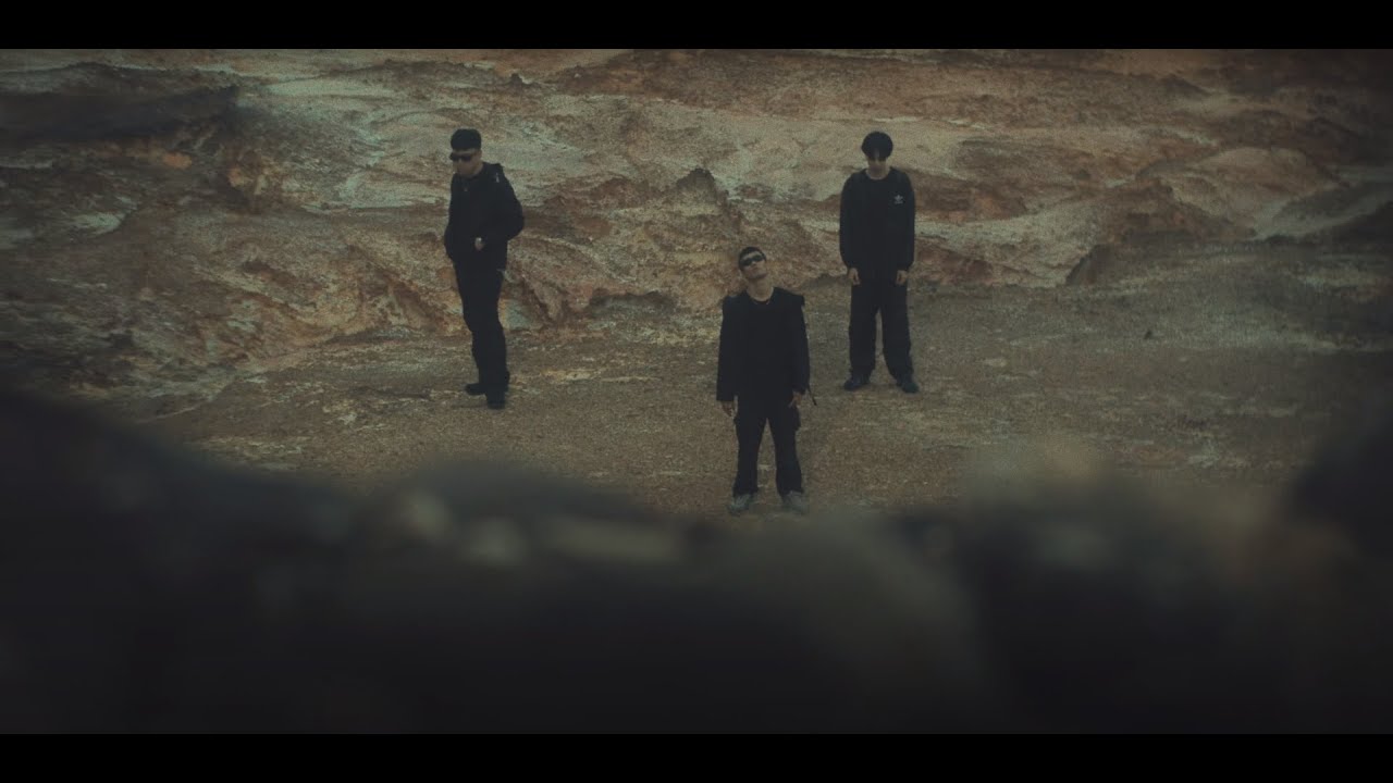 hqahuckyea's tweet card. SPLINTR - DARK HRS (Official Video)