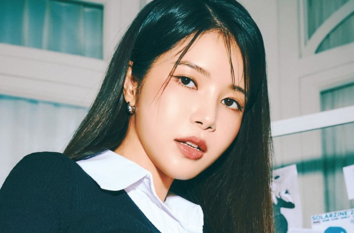 allkpop's tweet card. MAMAMOO's Solar surprised fans with an unexpected announcement recently.On October 10, a message was posted to Solar's official Fromm account sta…
