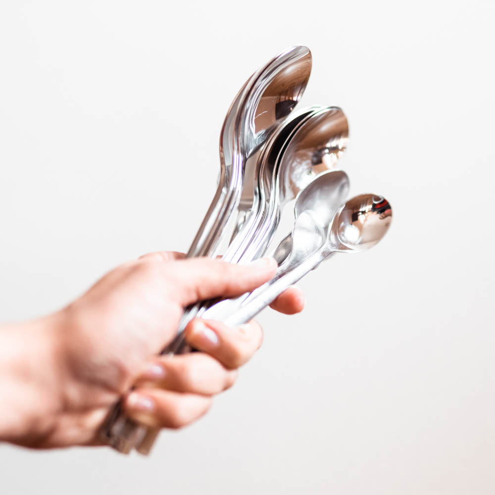 ReadPackBlog's tweet card. Manchmal sage ich, dass ich “keine Löffel mehr” für irgendetwas habe und werde irritiert angesehen. Was haben denn Löffel damit zu tun, dass ich gerade nicht ins Kino möchte? Oder wozu brauche ich...