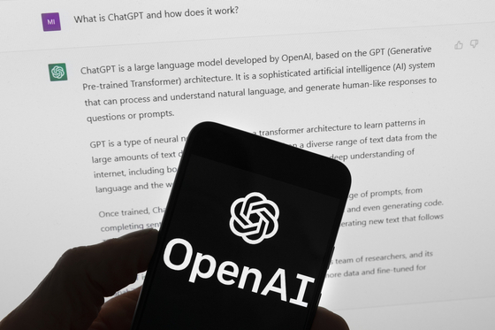 10wontips's tweet card. Once heralded as the future of collaborative information sharing, online knowledge platforms like Wikipedia and Naver Knowledge iN are rapidly losing ground to generative AI.