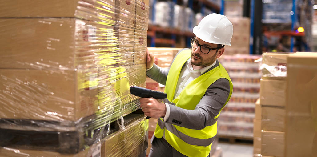 techtrendworld's tweet card. 4 Tips to Improve Your Packaging Process, increase your packaging efficiency through automation, machinery updates and maintenance are...