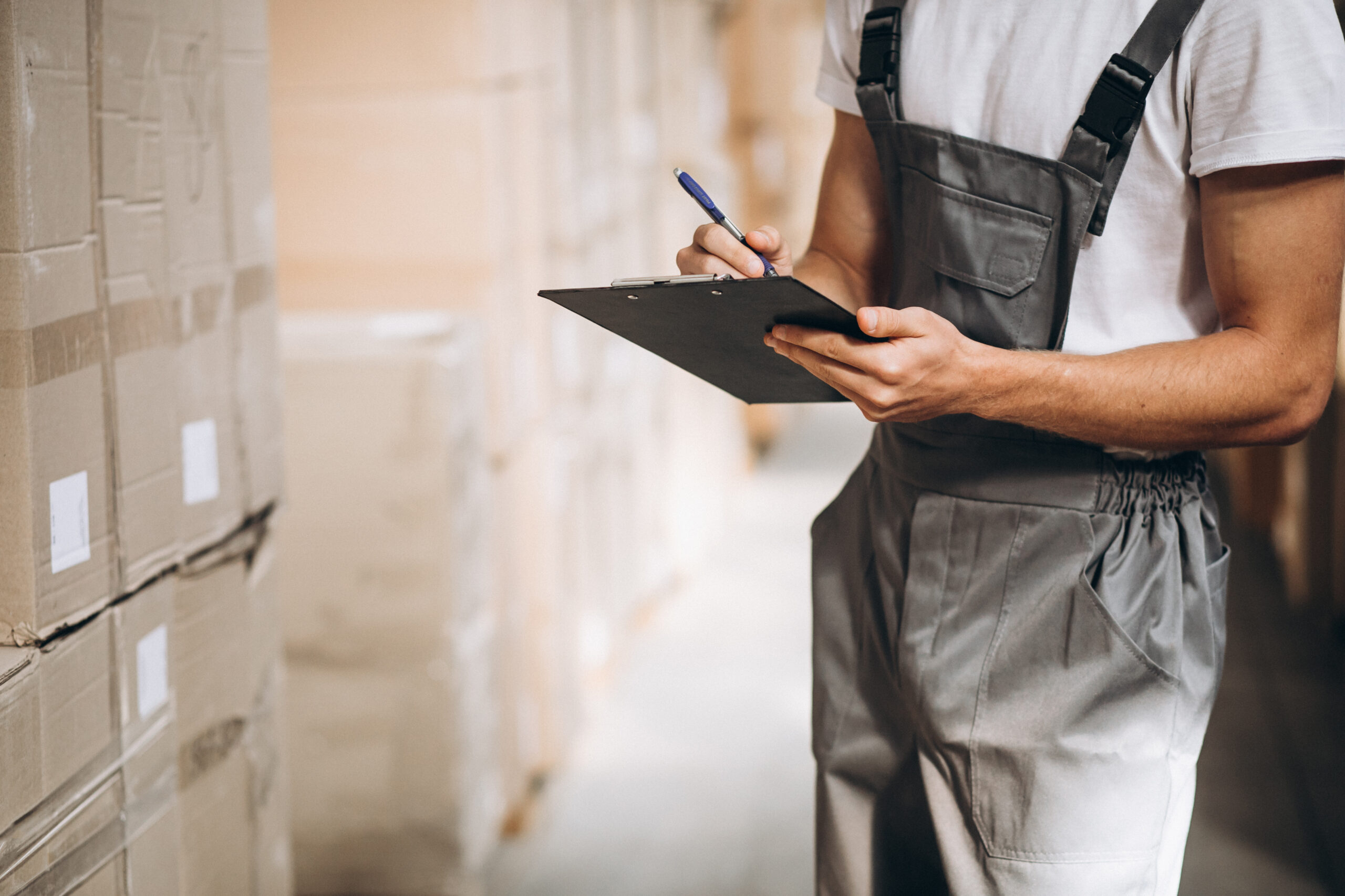 GSMBarcoding's tweet card. Discover the top 5 operational challenges in warehousing and how barcoding solutions from GSM Barcoding can streamline processes.