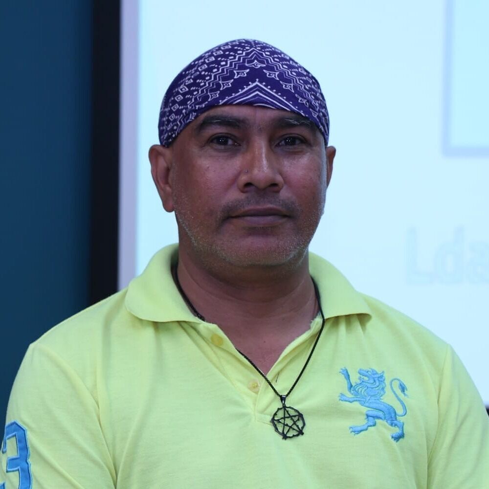 eBookWhisperz's tweet card. Sigue Fígaro Ábrego y explora su bibliografía desde la página de autor de Fígaro Ábrego de Amazon.