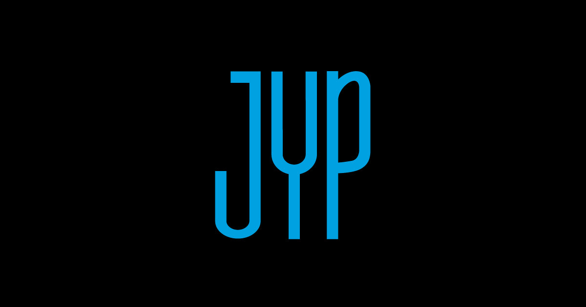 JYPEITZY_JP's tweet card. 「JYP JAPAN OFFICIAL ONLINE STORE」ITZYのライトリング/うちわケース/ランダムトレーディングカード/缶バッジ/アクリルスタンド/フォトカードセット/ランダムタペストリーキーホルダー/トートバッグ/Tシャツなどイッチオフィシャルグッズを販売。