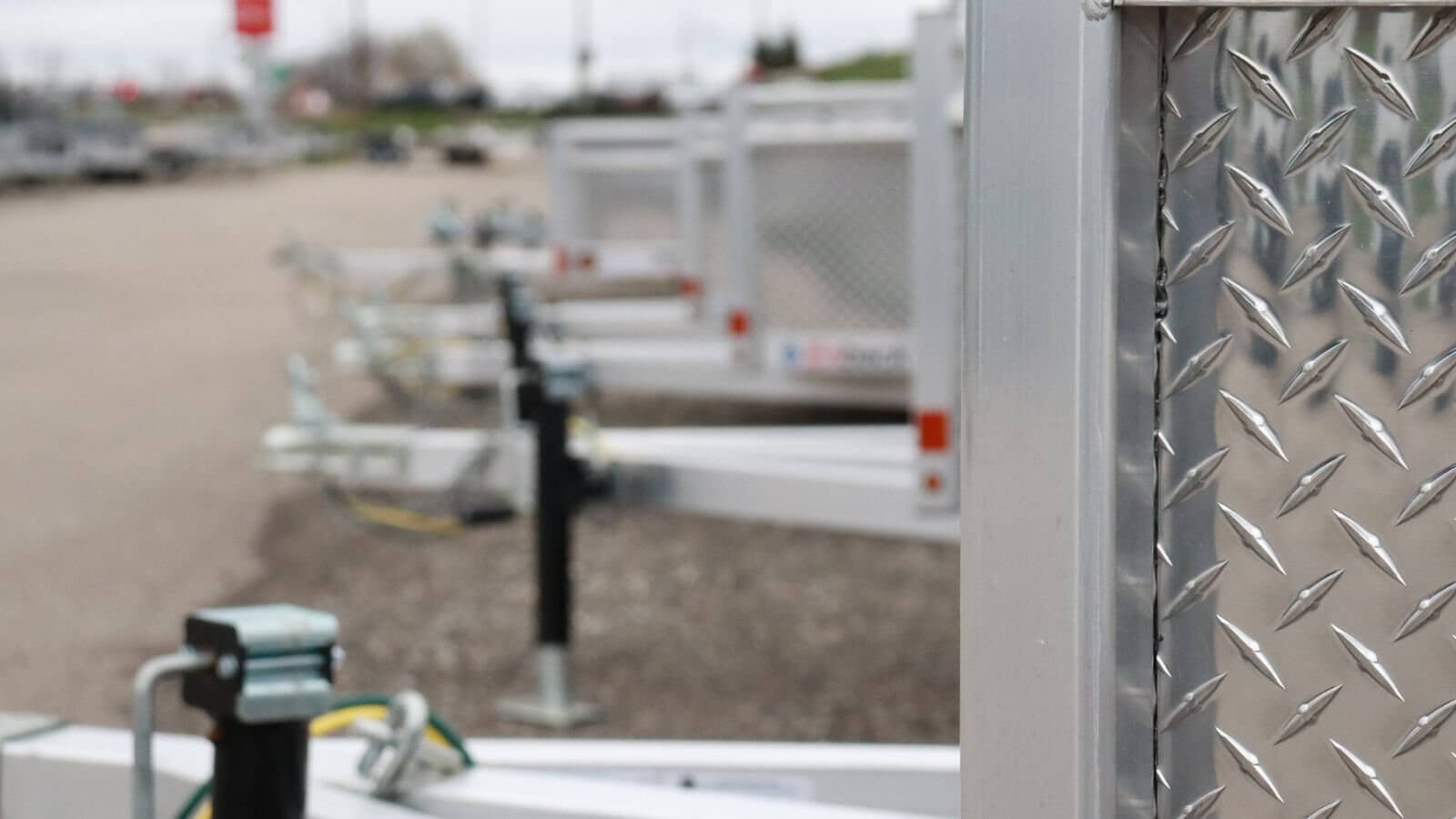 TrackemGPS's tweet card. OEMs and trailer rental companies benefit from the Solo GPS Tracker for trailer tracking, with indoor/outdoor tracking, long battery life and easy install