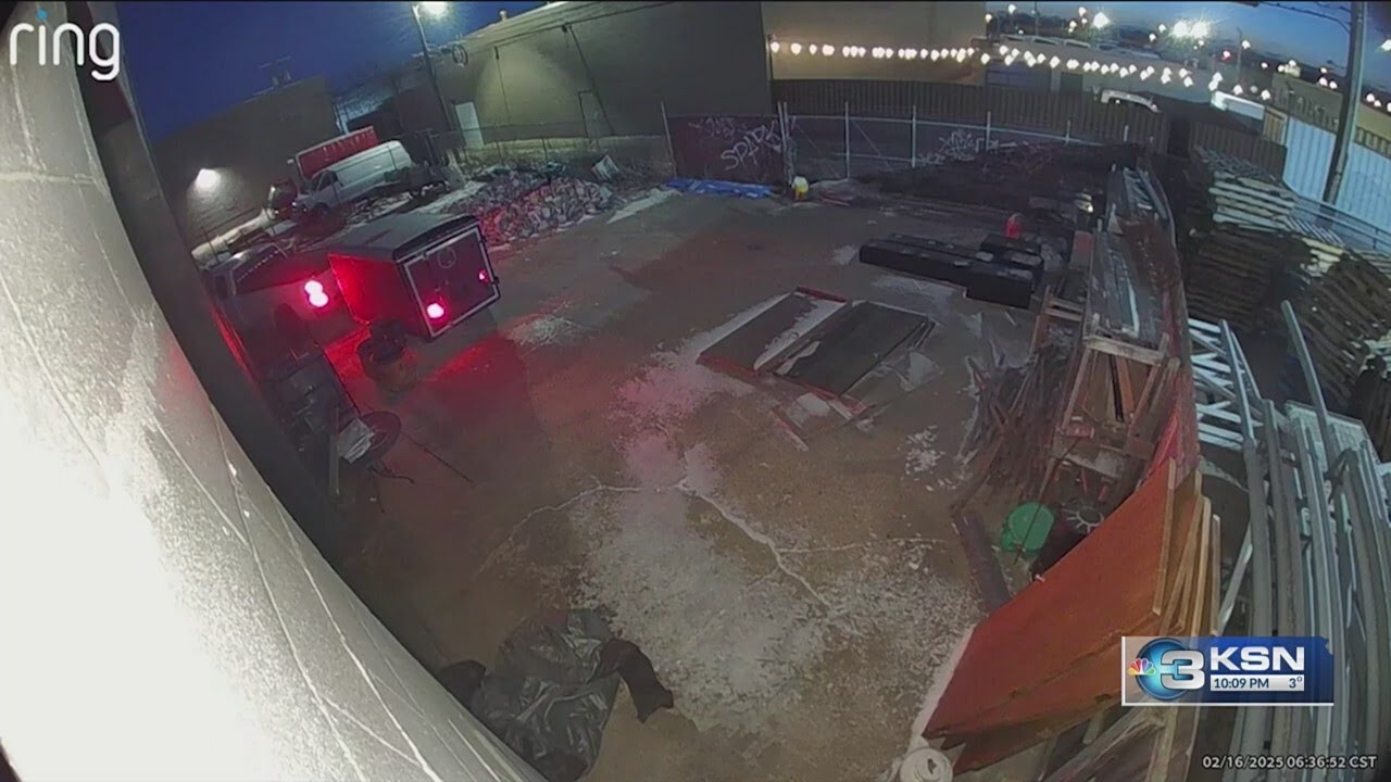TrackemGPS's tweet card. $500 reward for trailer stolen from small business