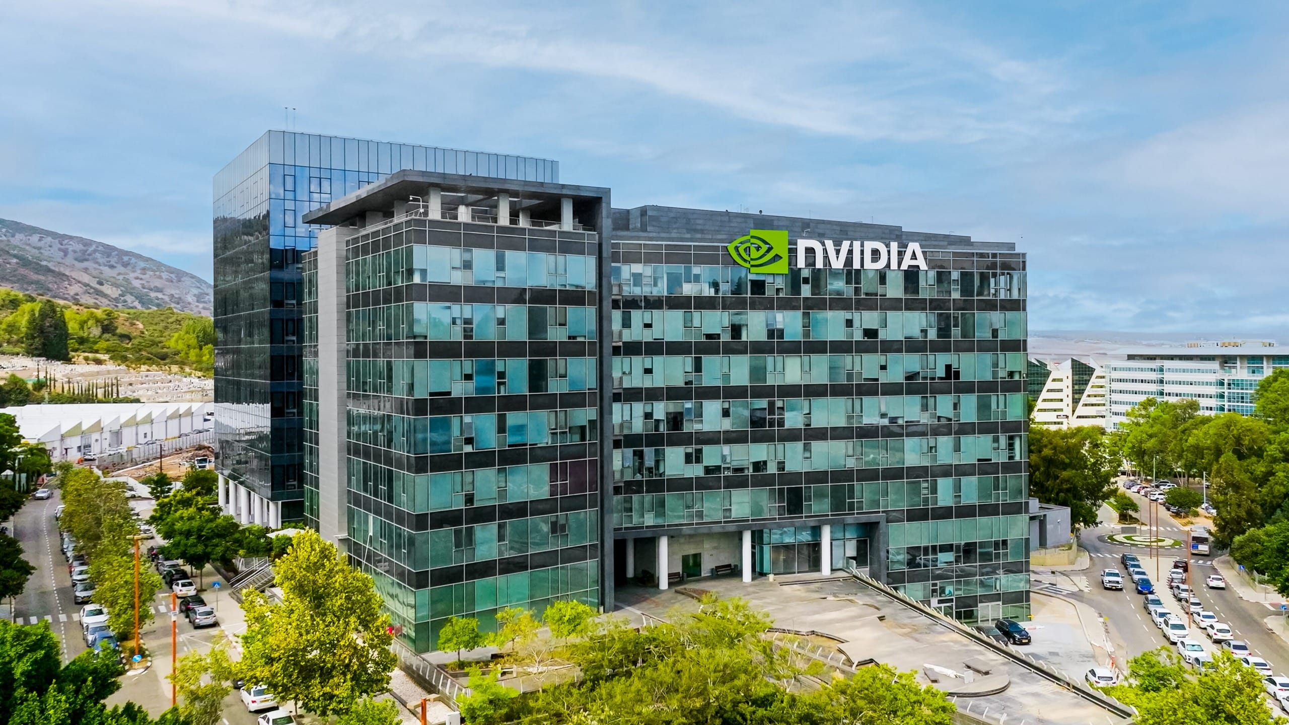geektimecoil's tweet card. ממשיכה להביע אמון בהייטק הישראלי: חברת NVIDIA הודיעה הבוקר כי היא עומדת להרחיב את מרכז המו"פ שלה בעיר באר שבע. כחלק מהמהלך, החברה תעבור למשרדים חדשים