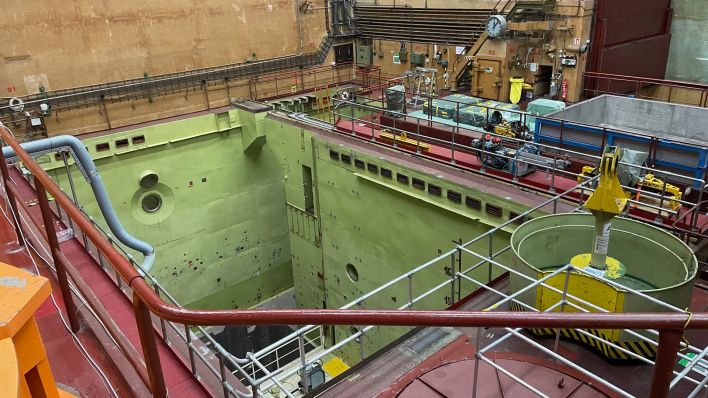 immofux's tweet card. Eigentlich sollte hier längst eine grüne Wiese sein. Stattdessen steht mitten im Naturschutzgebiet in Rheinsberg das erste Atomkraftwerk der DDR. Seit 30 Jahren läuft der Rückbau – und ein Ende ist...