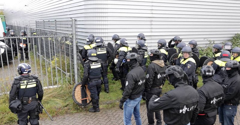 ME valt binnen bij illegaal feest in Amsterdams bedrijfspand