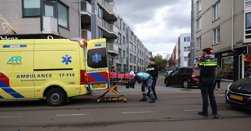 Botsing tussen motor en auto legt tramverkeer stil