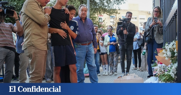 adsuara's tweet card. El suicidio de una menor en Sevilla reabre el debate sobre la necesidad de legislar a nivel nacional contra el 'bullying'. Pero de nada servirá si no hacemos autocrítica y dejamos de jalear lincham...