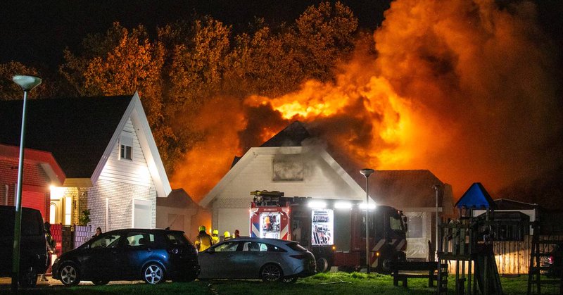Huis en loods verwoest bij uitslaande brand in Wouw