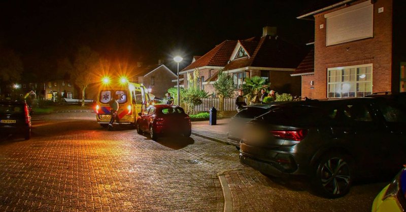 Man gered uit water door omstanders