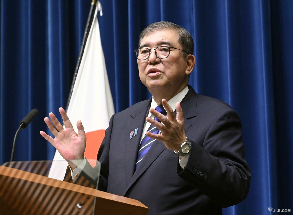 jijicom's tweet card. 自民党の石破茂前首相は２７日、鳥取県庁で記者会見し、１９４０年の帝国議会で斎藤隆夫衆院議員（当時）が日中戦争を批判した「反軍演説」について、削除された議事録を速やかに復活させるよう訴えた。「戦後８０年の今年にやる意義がある」と強調した。