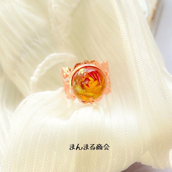 manmarushokai's tweet card. 1,600円 | 【天への螺旋】パステル リトルウッズ ローズ ミニ 薔薇 ボタニカル 小ぶり ドライフラワー クリア フリーサイズ リング ピンクゴールドサイズフリー(最小15号)画像1枚目リング1点のお値段です。世界で一番小さなバラとされているリトルウッズは、可愛らしい花...