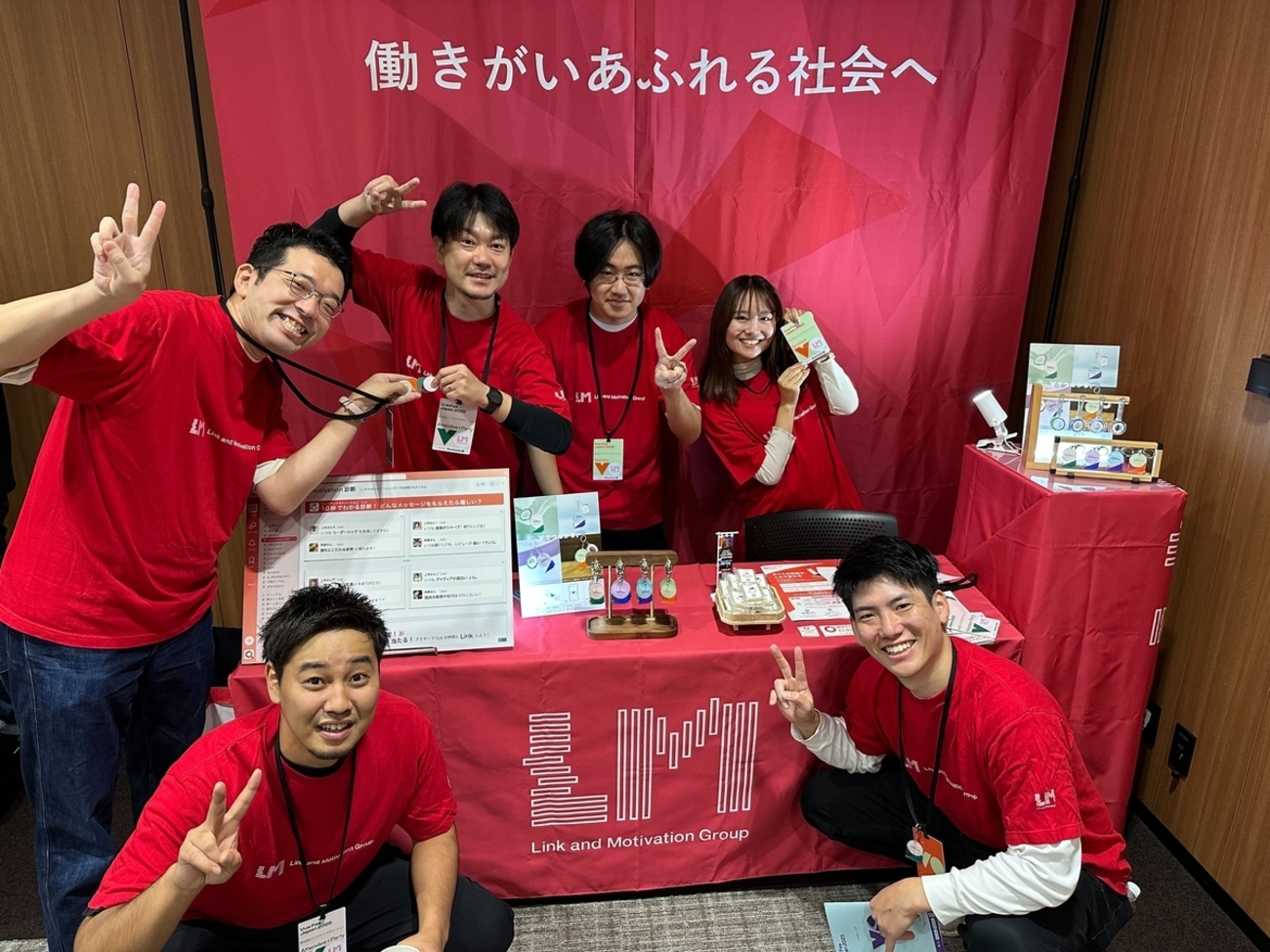 DShuhari's tweet card. はじめに こんにちは！株式会社リンクアンドモチベーションでフロントエンドエンジニアをしている井上です。 10月25日（土）に開催されたVue Fes Japan 2025に参加してきました！ 新卒でエンジニアになって約1年が経ち、はじめてのVue Fesへの参加でした。 参加前の自分は、 「先輩方と比べてまだまだ知識の…