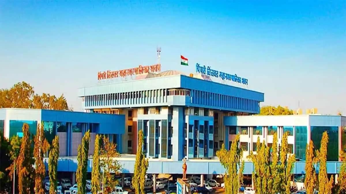 LoksattaLive's tweet card. Pcmc Commissioner Hardikar Reshuffle Officers Election Department Sachin Pawar Pune Print News Ocd 94 - PCMC : महापालिका निवडणुकीच्या प्रक्रियेदरम्यान अधिकारी बदलल्याने निर्माण झालेली पोकळी भरून...