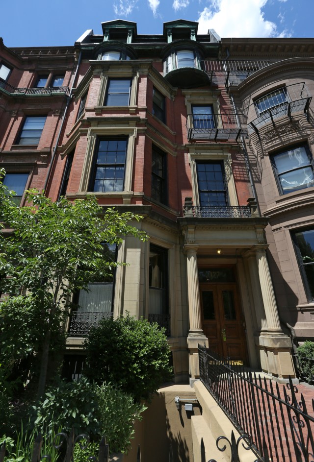 V2R_PROPS's tweet card. When the lavish Victorian mansion at 177 Commonwealth Ave. was built some 130 years ago, the people living on the top floor were almost certainly the servants.How lucky those drudges were.Their qua…