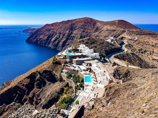 Jaye_Beez's tweet card. Sometimes, the most rewarding days come when you veer off the beaten path and venture out on your own. That’s exactly what I experienced in Santorini when I decided to skip the organized ship excur…