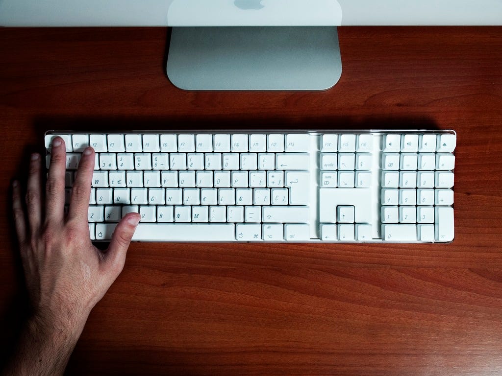 rrhoover's tweet card. Five successful startups that started as blogs