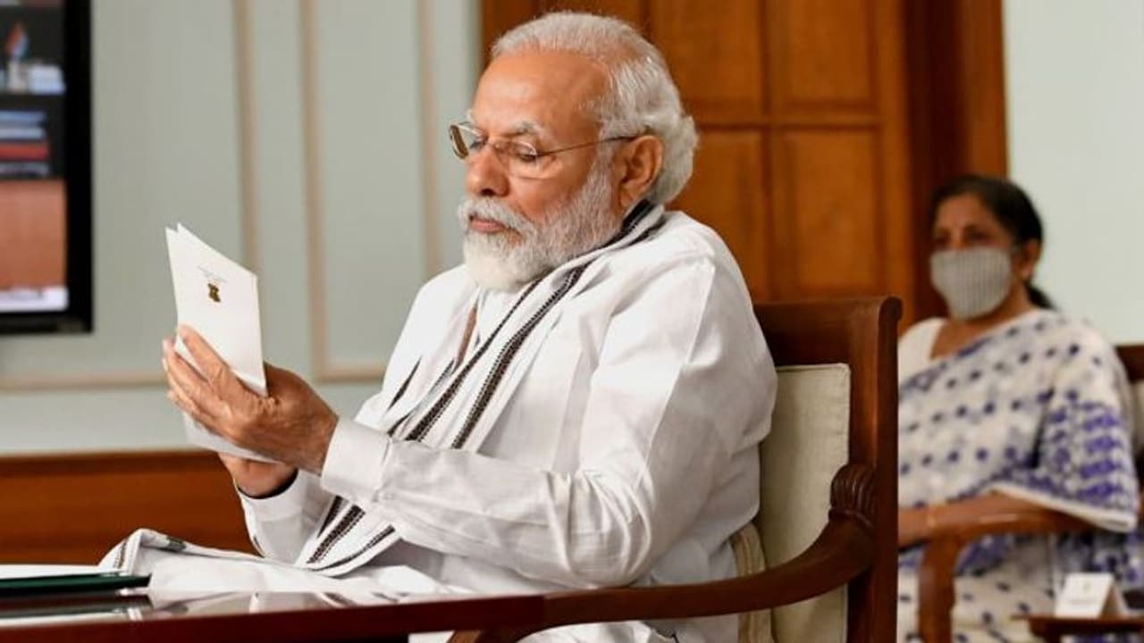 AsianetNewsSN's tweet card. ಪ್ರಧಾನಿ ಕಾರ್ಯಾಲಯ ನರೇಂದ್ರ ಮೋದಿ ಆಸ್ತಿ ವಿವರಗಳನ್ನು ಪ್ರಕಟಿಸಿದೆ. 2021-22ರ ಸಾಲಿನಲ್ಲಿ ಪ್ರಧಾನಿ ಮೋದಿ ಆದಾಯ, ಬ್ಯಾಂಕ್ ಬ್ಯಾಲೆನ್ಸ್ ಸೇರಿದಂತೆ ಎಲ್ಲಾ ಮಾಹಿತಿಗಳನ್ನು ಪ್ರಧಾನಿ ಕಾರ್ಯಾಲಯ ಬಹಿರಂಗ ಪಡಿಸಿದೆ.